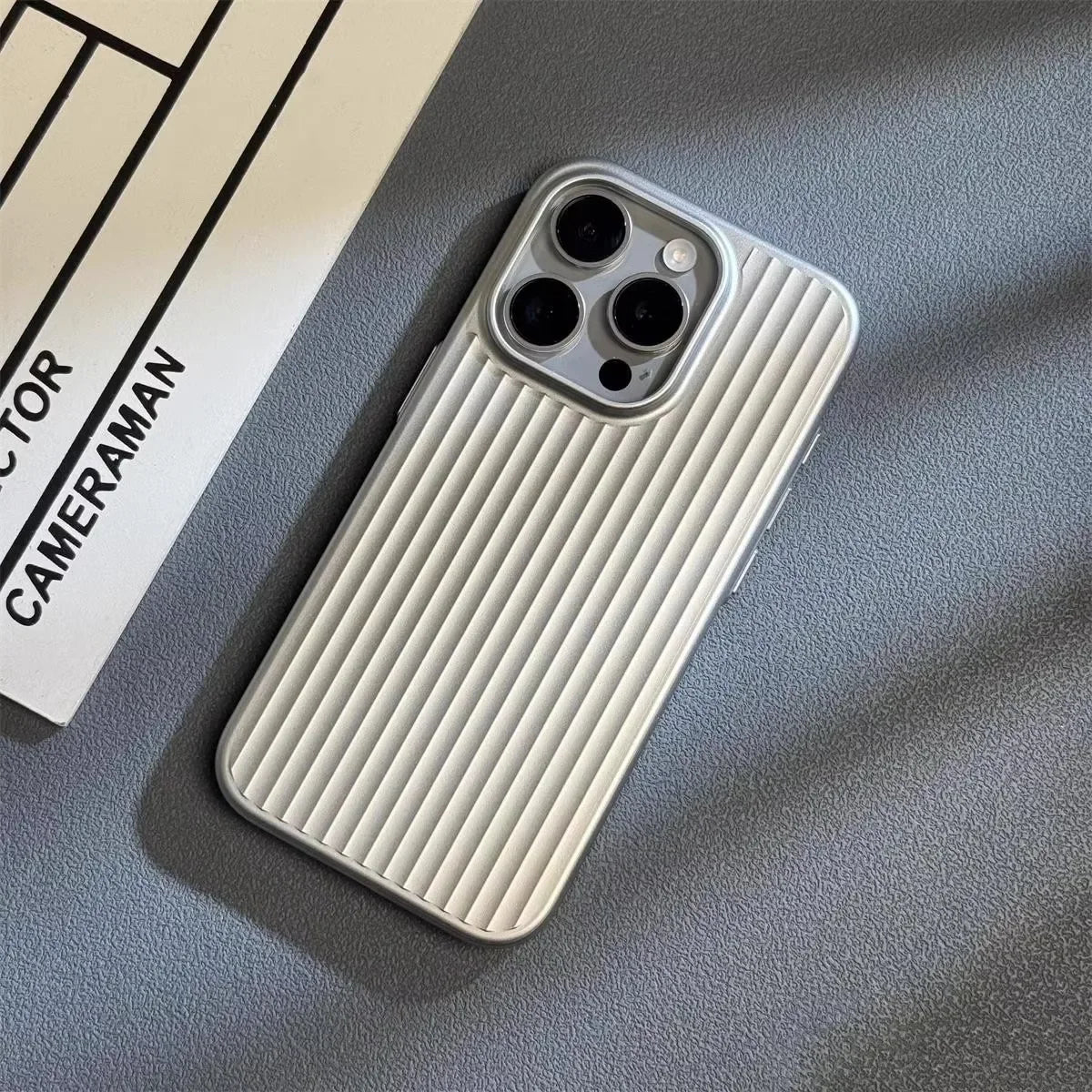 Ultraslanke Schokbestendige Telefoonhoes met Metalen Finish voor Optimale Bescherming | Sansoti