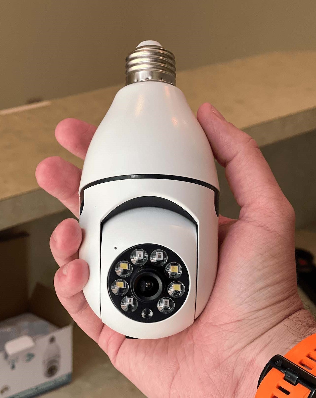 Caméra de sécurité intelligente en forme d’ampoule avec rotation à 360°, vision nocturne et surveillance HD pour la maison, le bureau et la chambre de bébé | Sansoti