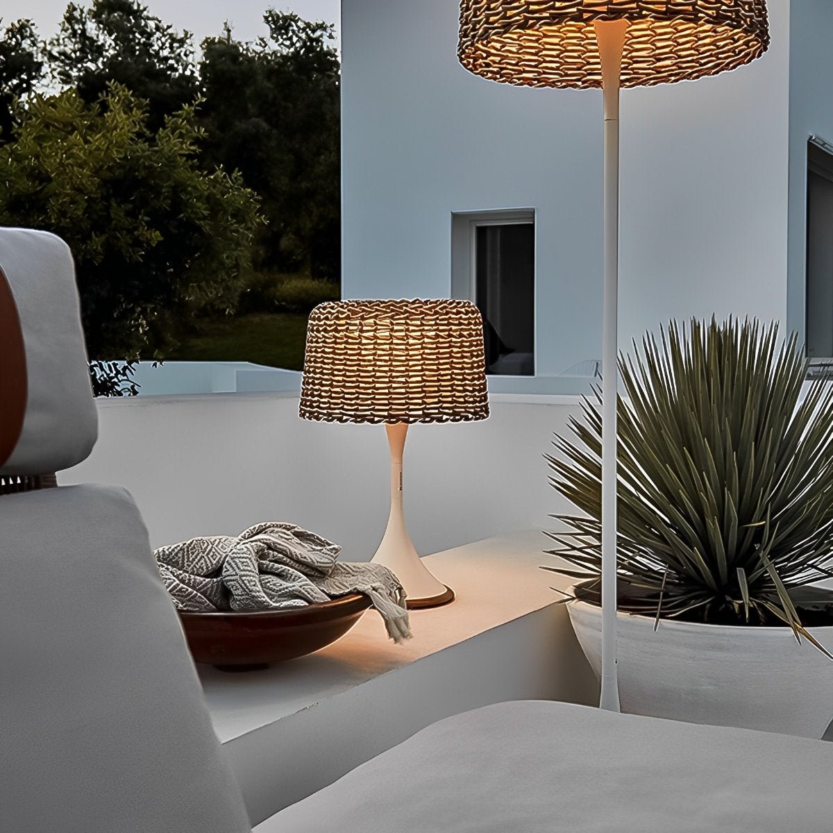 Stehende Außenlampe Geflecht Aluminium Weiß Schwarz Solarenergie IP65 Garten Terrasse Stehlampe Rattan Look Stimmungsbeleuchtung Außen | Restfield