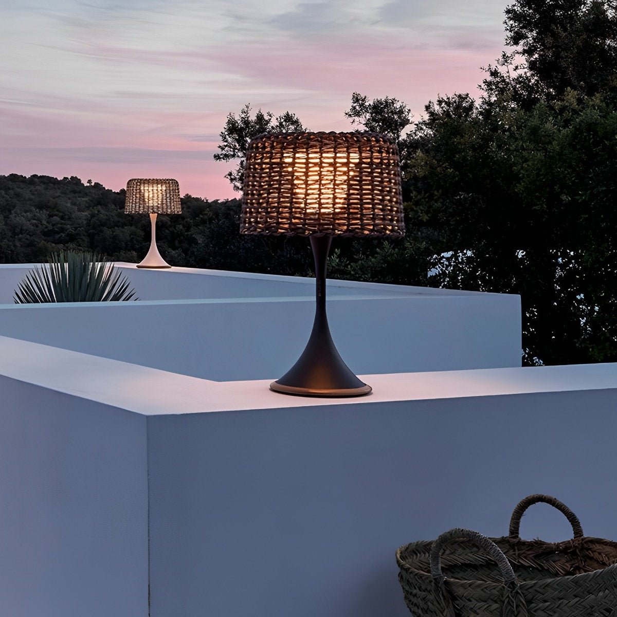 Stehende Außenlampe Geflecht Aluminium Weiß Schwarz Solarenergie IP65 Garten Terrasse Stehlampe Rattan Look Stimmungsbeleuchtung Außen | Restfield