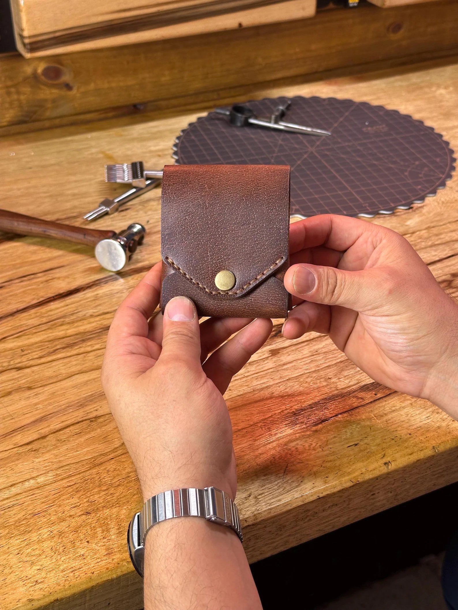 Handgemaakte Lederen Portemonnee met Penhouder – Volnerfleer – Compact Design | Sansoti