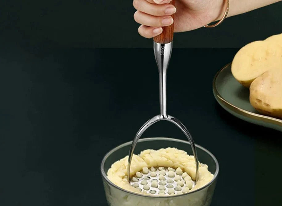 Presse-purée en acier inoxydable avec poignée en bois, ustensile de cuisine ergonomique, presse-purée et presse-légumes | Sansoti