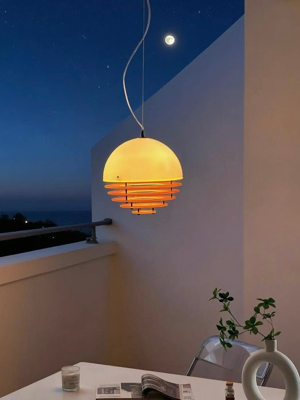 Stijlvolle Hanglamp Bauhaus Design Oranje-Wit Sfeerverlichting voor Moderne Interieurs | Sansoti