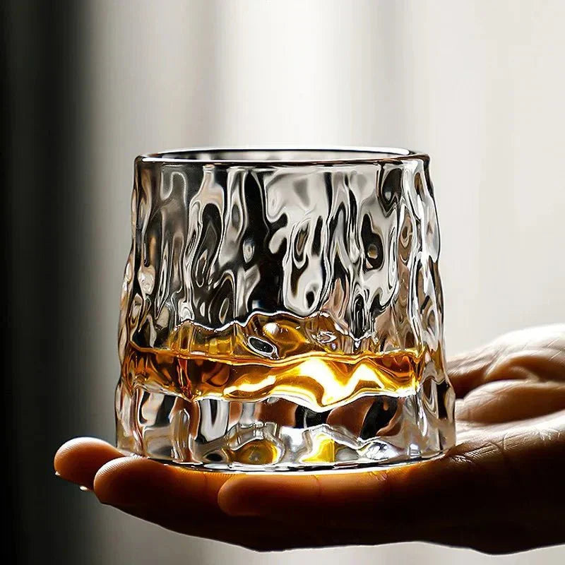 Rotierendes Whiskyglas aus mundgeblasenem Glas – Textur-Design 160 ml | Restfield