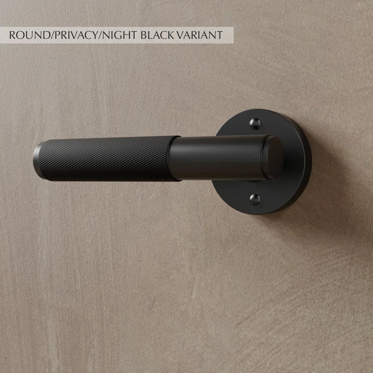 Massiver Messing-Türgriff mit gerändeltem Griff und schlanker Rosette für moderne Interieurs | Restfield