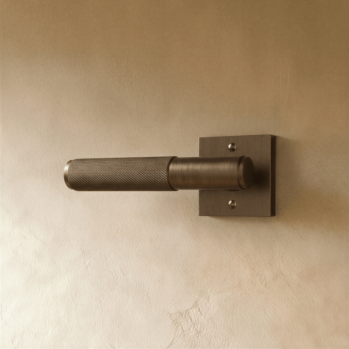 Massiver Messing-Türgriff mit gerändeltem Griff und schlanker Rosette für moderne Interieurs | Restfield
