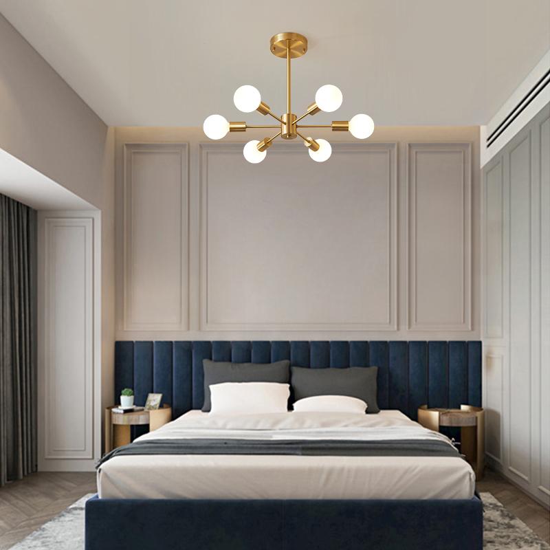 Moderne sputnik kroonluchter met 6 armen in messing – minimalistische design hanglamp zonder glazen kap | Sansoti