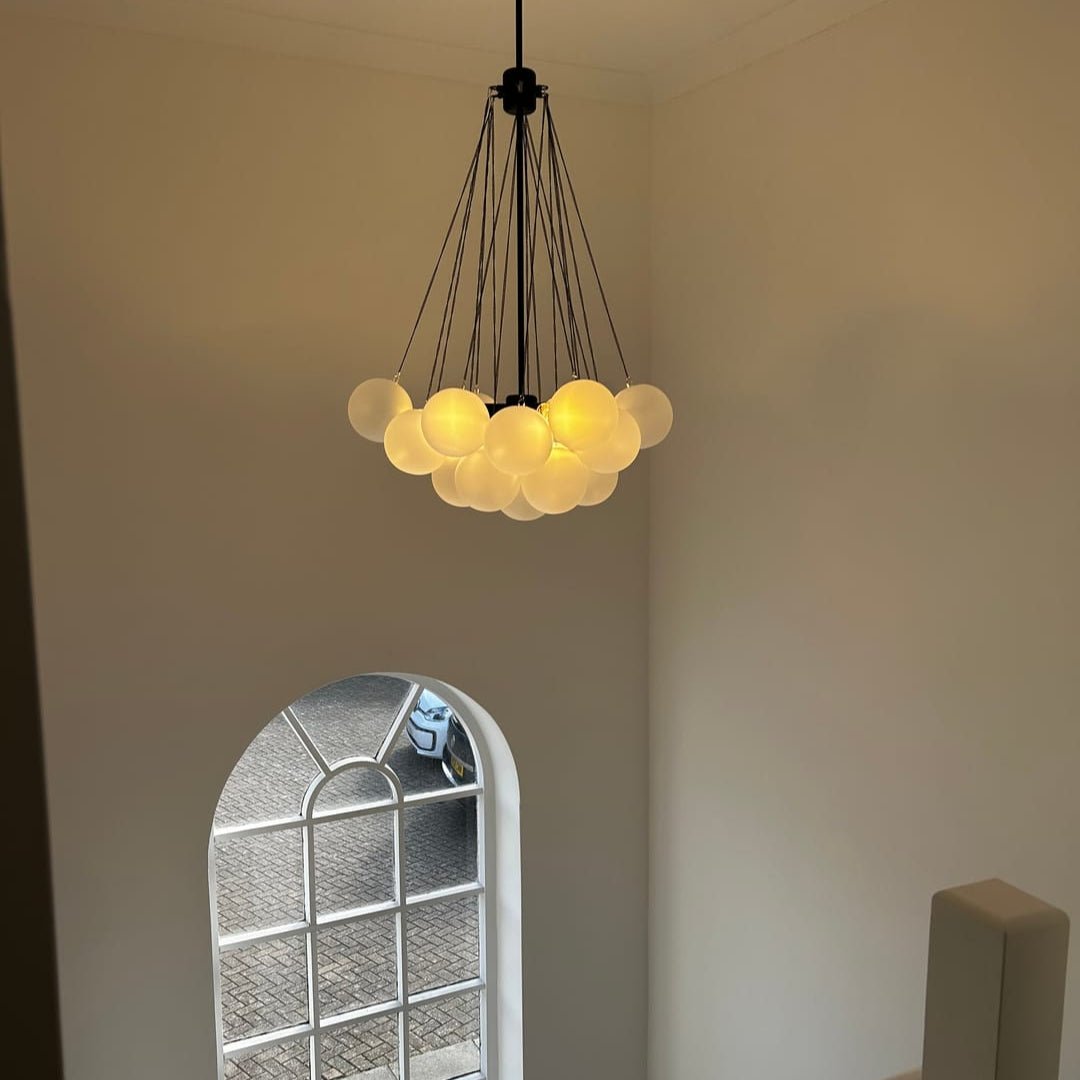 Moderne Cluster-Hängelampe mit Glasblasen in Schwarz oder Messing – 3-flammiger Design-Kronleuchter 40 oder 80 cm | Restfield