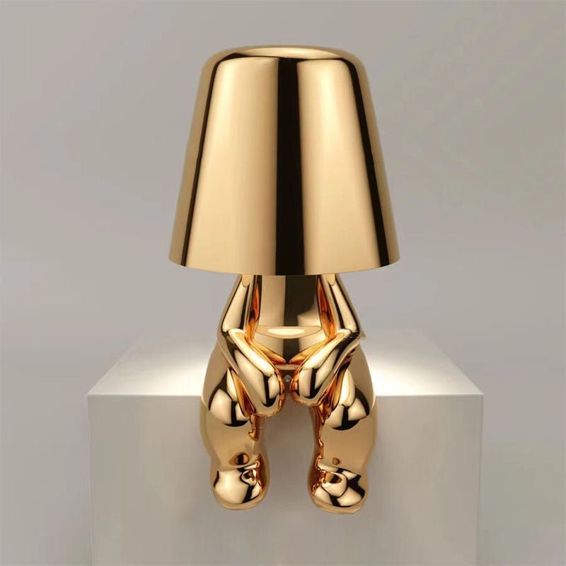 Denkende Figuur Tafellamp Goudkleurig IJzer USB Oplaadbaar Sculptuur Verlichting | Sansoti