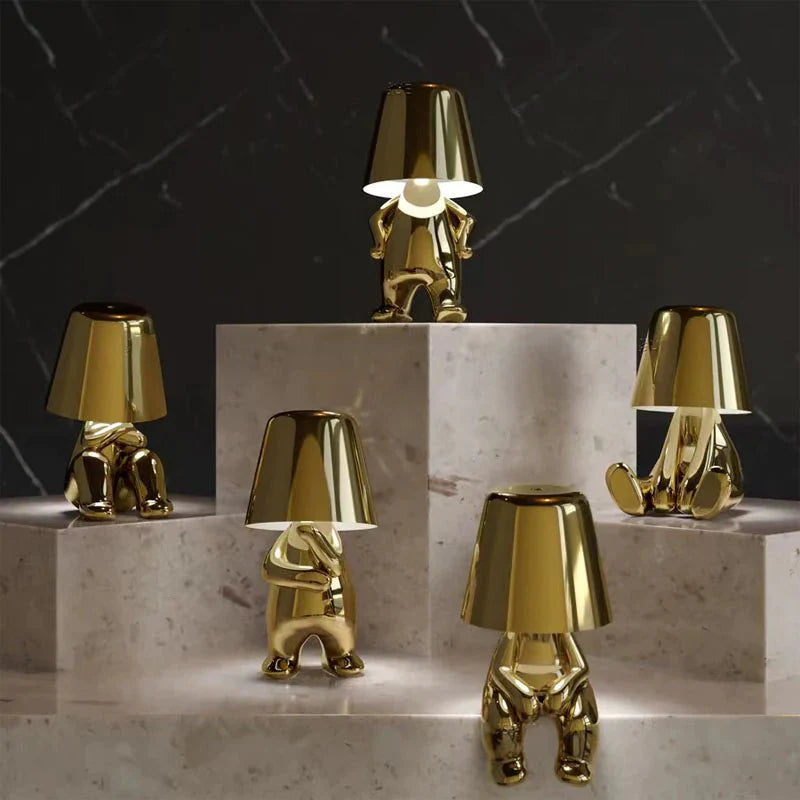 Denkende Figuur Tafellamp Goudkleurig IJzer USB Oplaadbaar Sculptuur Verlichting | Sansoti