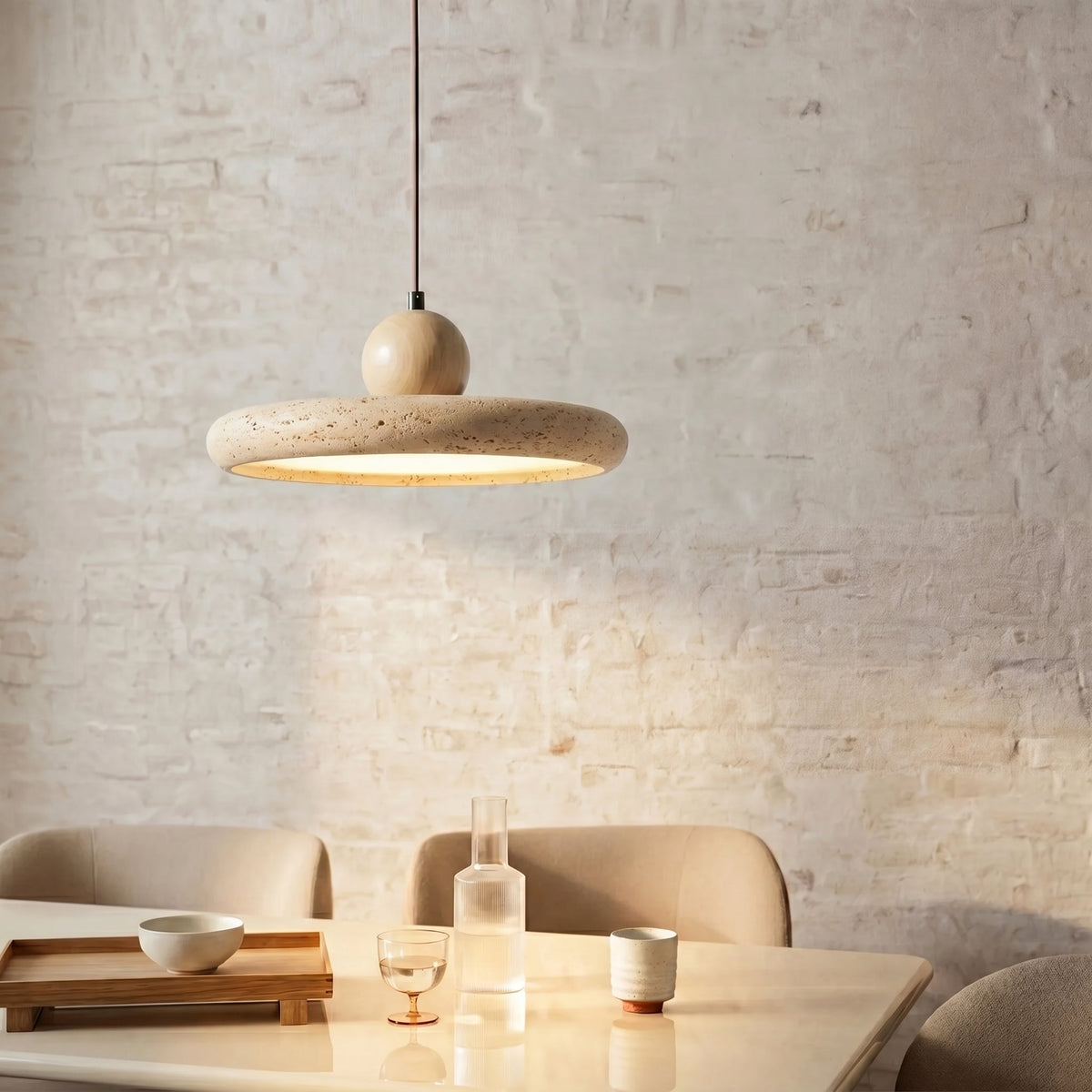 Lampa wisząca z trawertynu i drewna, naturalny kamień, LED, do jadalni, regulowana, design skandynawski, nastrojowe oświetlenie, ciepłe światło | Sansoti