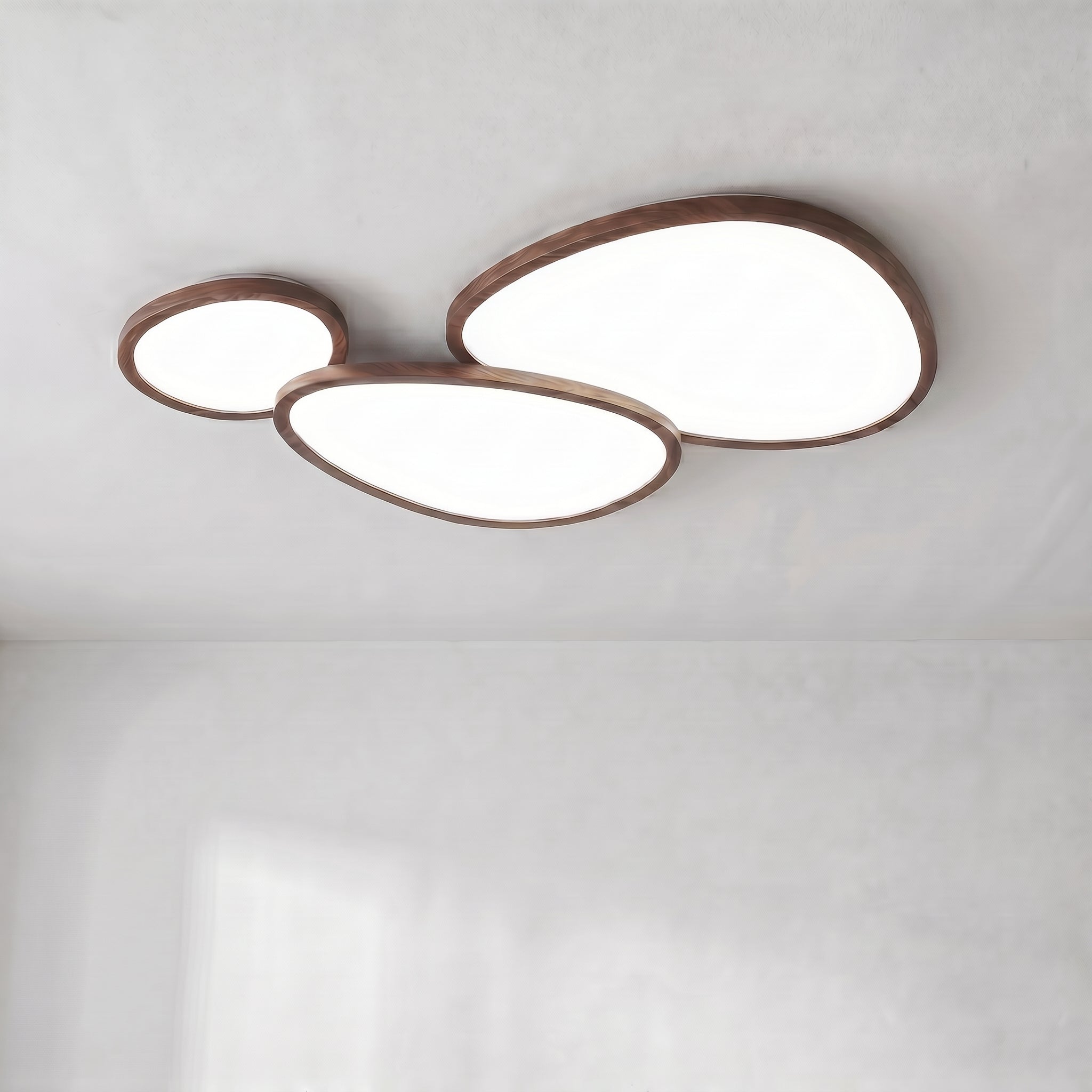 Plafonnier LED en bois foncé, design ultra-plat, lumière blanc chaud, salon, entrée, chambre, style scandinave moderne | Sansoti