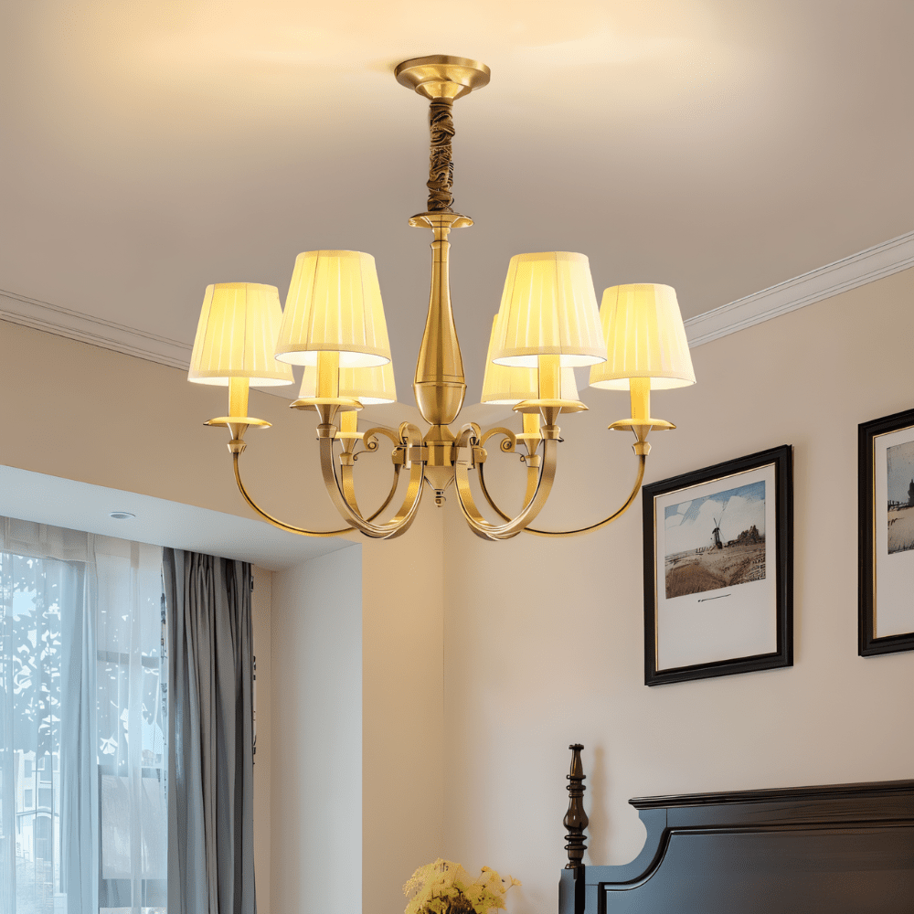 Lustre classique en cuivre avec abat-jours en tissu et lumière chaude et chaleureuse | Restfield