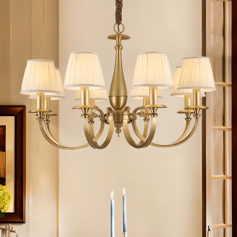 Lustre classique en cuivre avec abat-jours en tissu et lumière chaude et chaleureuse | Restfield