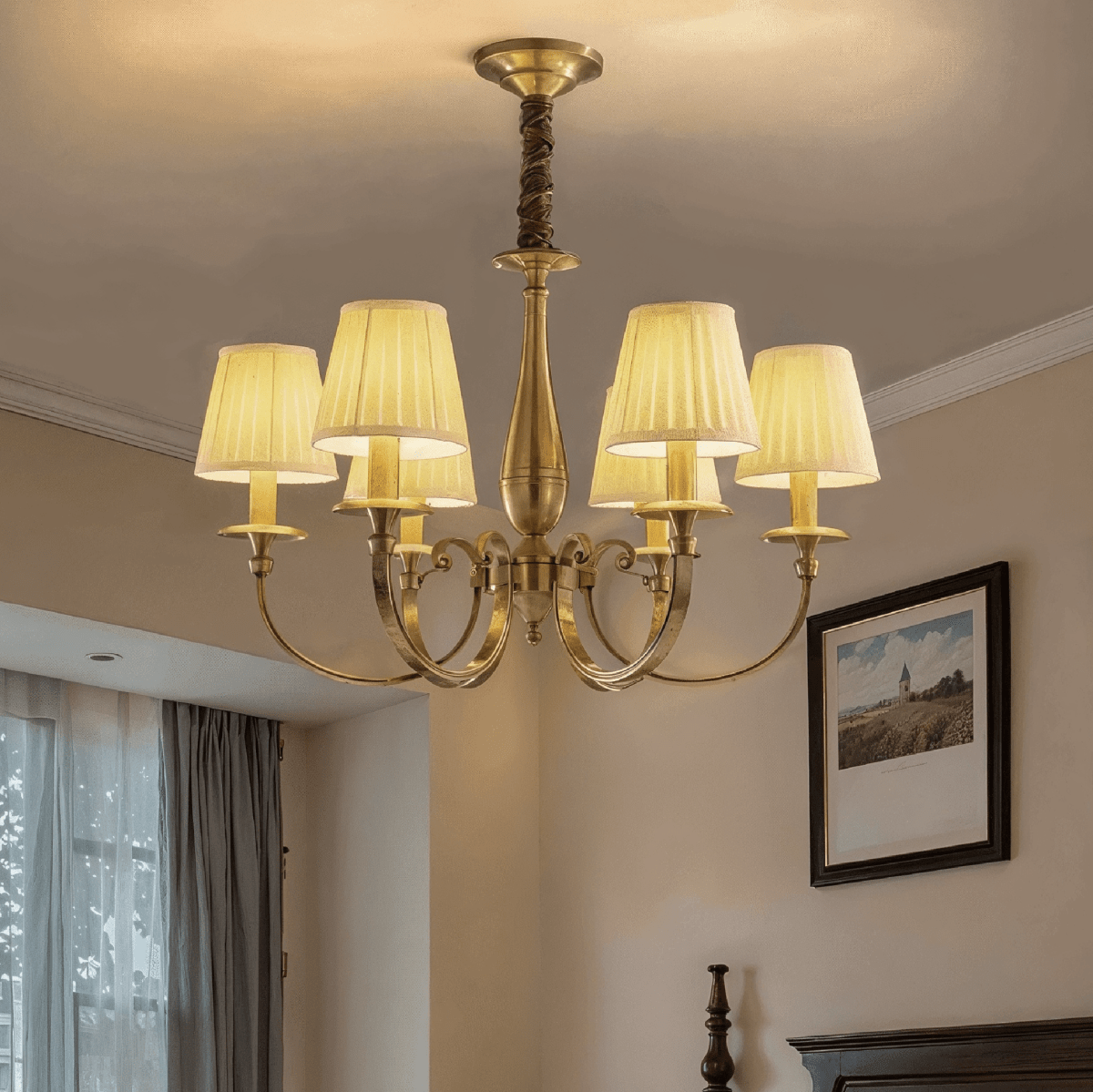 Lustre classique en cuivre avec abat-jours en tissu et lumière chaude et chaleureuse | Restfield