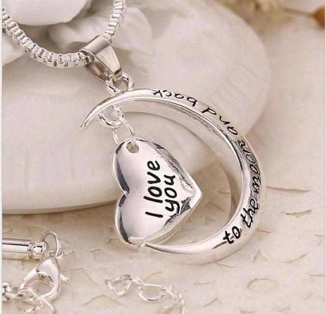Collier avec pendentif cœur en forme de lune – Bijou romantique pour femmes – Métal argenté, cadeau | Sansoti