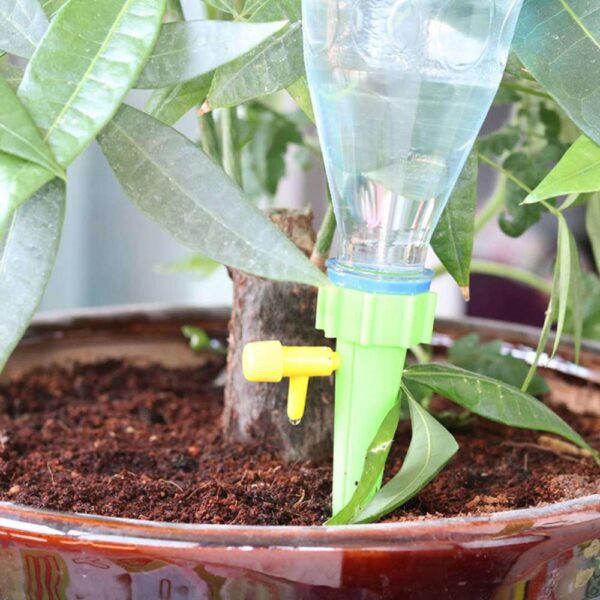 Automatisches Bewässerungssystem in Tropfenform aus Stein für Zimmer- und Gartenpflanzen, zur Selbstbewässerung im Urlaub | Sansoti
