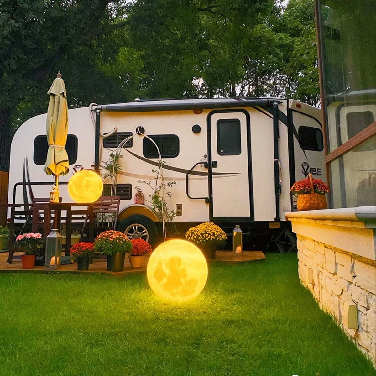Spherical Solar-Powered Garden Light with Moon Relief, Waterproof IP67, for Garden Paths, Terraces, Lawns, and Driveways | Sansoti