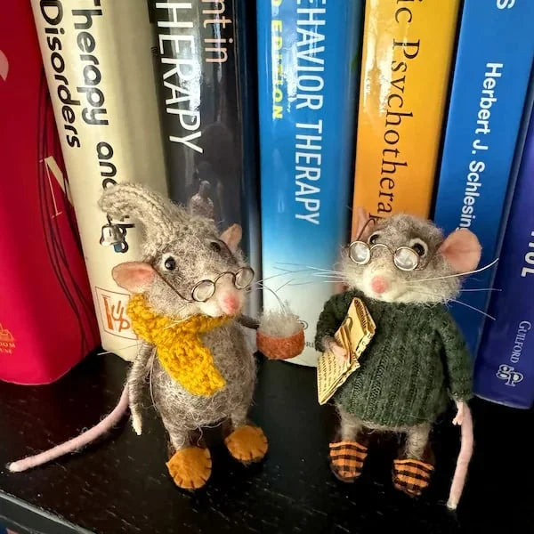 Handmade Felt Mouse Decorative Figurine - Wool & Leather - 7,6 cm - Cute Ornament for Seasonal Décor | Sansoti