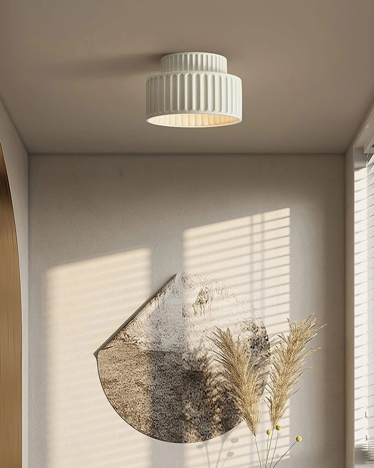 Geribde plafondlamp van hars met zachte sfeerverlichting | Sansoti